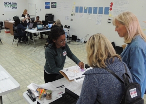 Volunteers at a Democratic field office in DeKalb County, Georgia, use Obama campaign methods to reach out to targeted voters. (PBG/Prose and Thorn)